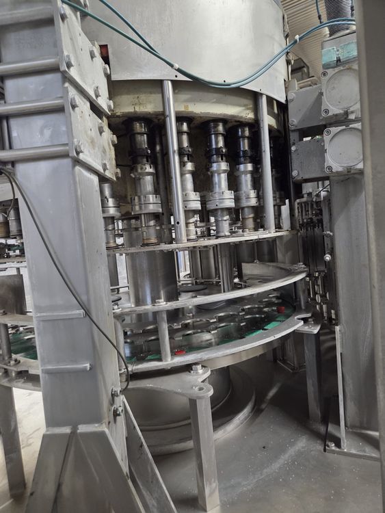 Krones Mecafill isobaric filler 132/30