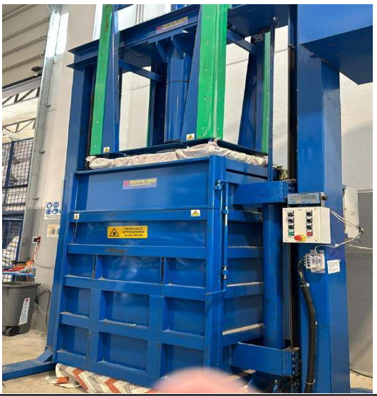 Strautmann Hydraulic vertical press
