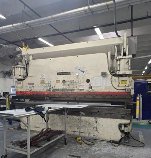Cincinnati 230CBx12 Press Brake 230 T