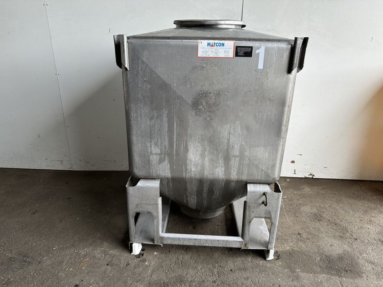 4 Matcon 1000L IBC Discharge station