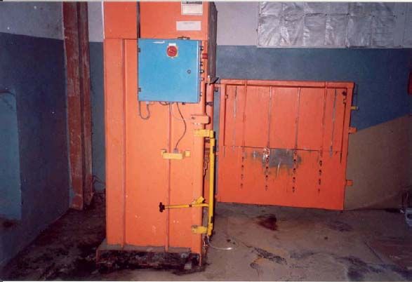 HSM vertical bale press, bale weight: 240 kg, pressure: 16 tons