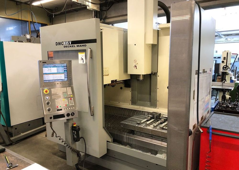 DMC 835V machining center 3 Axis