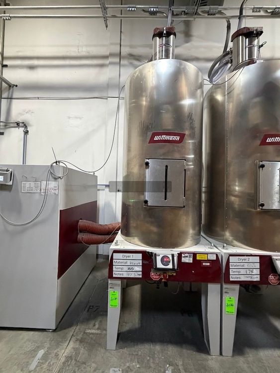 Wittmann Silmax E1200 Material Hopper