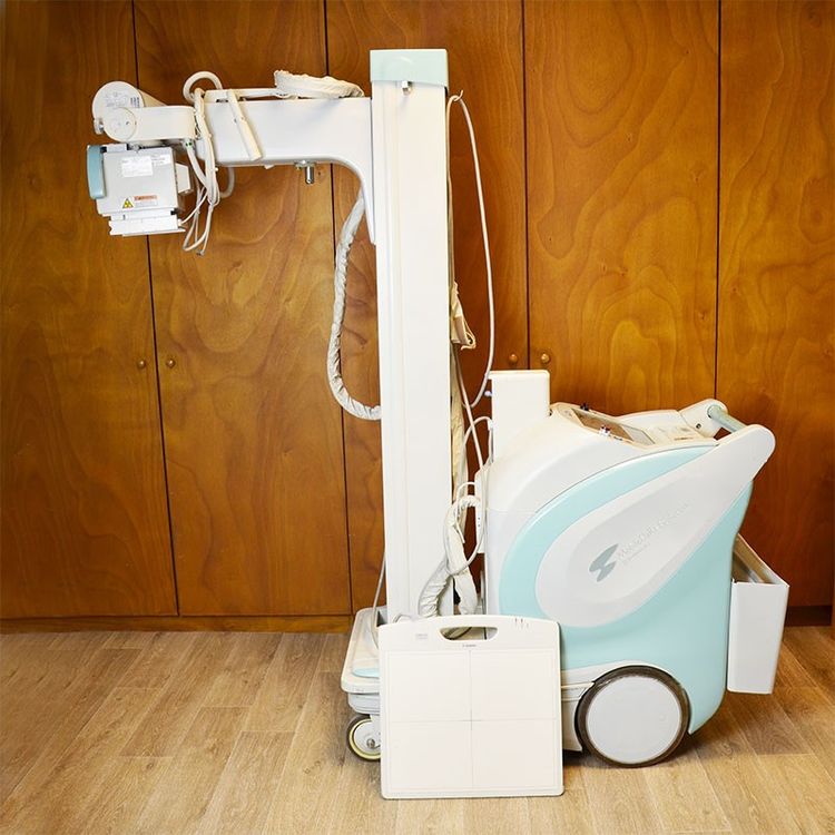 Shimadzu Digital Mobile X-Ray With Flat Pannel