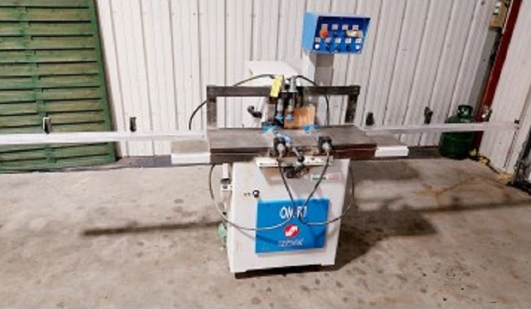 Masterwood OMB1 ELECTRO-HYDRAULIC MORTISER WITH HORIZONTAL BEDANE TABLE CONTROL WITH AUTO LOCKS