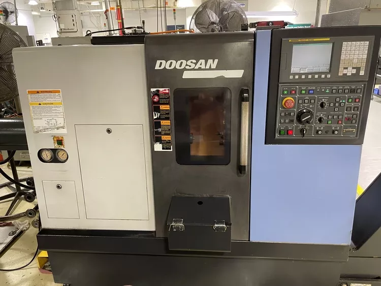 Doosan Fanuc Series I CNC Control 6000 RPM LYNX 220A 2 Axis