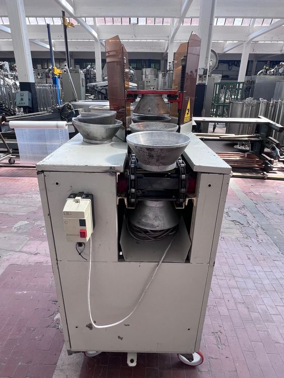 Ferraro SR 8 Corner rounding machine for cones