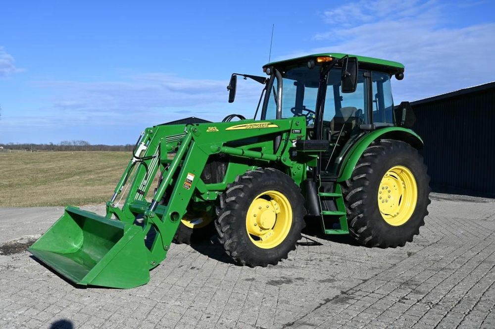 John Deere 5105M Tractor