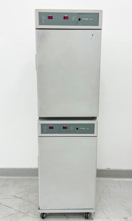 VWR 2450 Water Jacketed Lab CO2 Incubator
