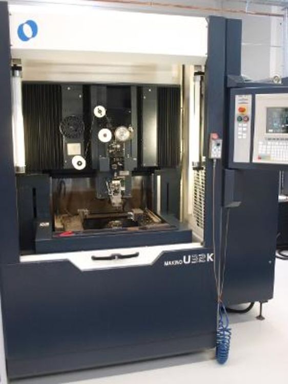 Makino U32 K 2001 FiveAxis CNC Wire EDM Machine
