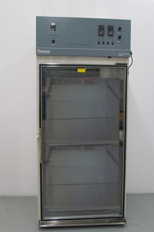 Thermo Scientific Forma 3940 29 Cubic Foot Environmental Chamber