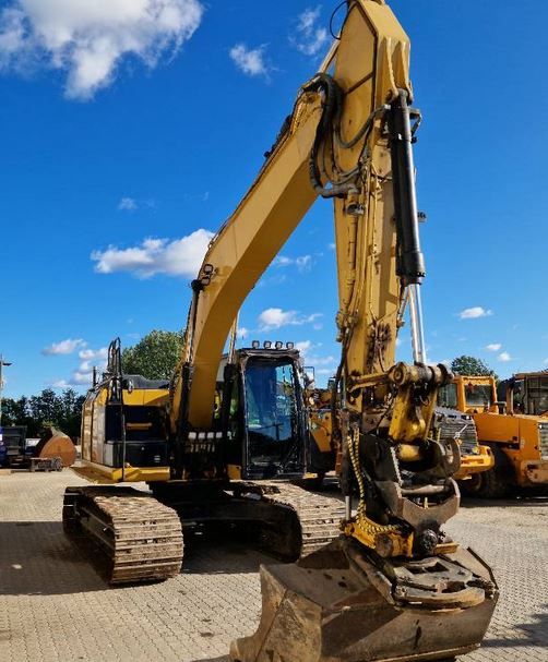 Caterpillar 323 EL Tracked Excavator