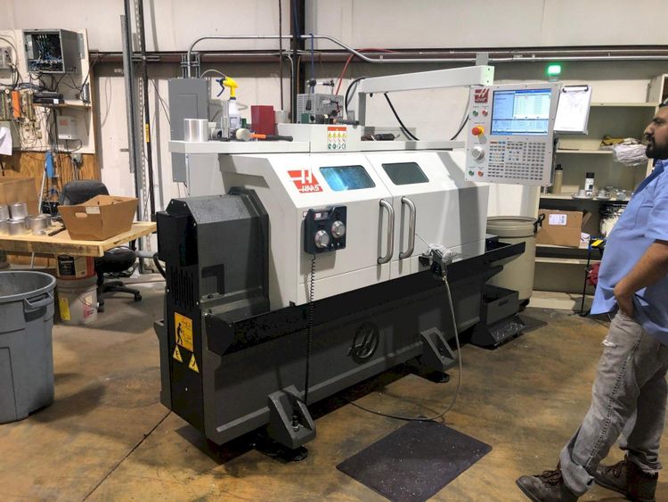 Haas Haas CNC Control with Haas 1800 RPM TL-2 CNC Toolroom Lathe 2 Axis