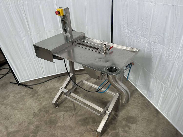 Gizzard Peeling Table