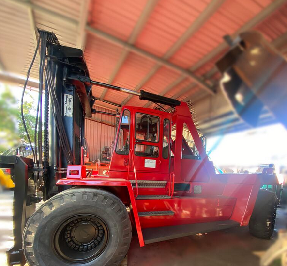 Kalmar DCB32-1200G 28 ton Lift