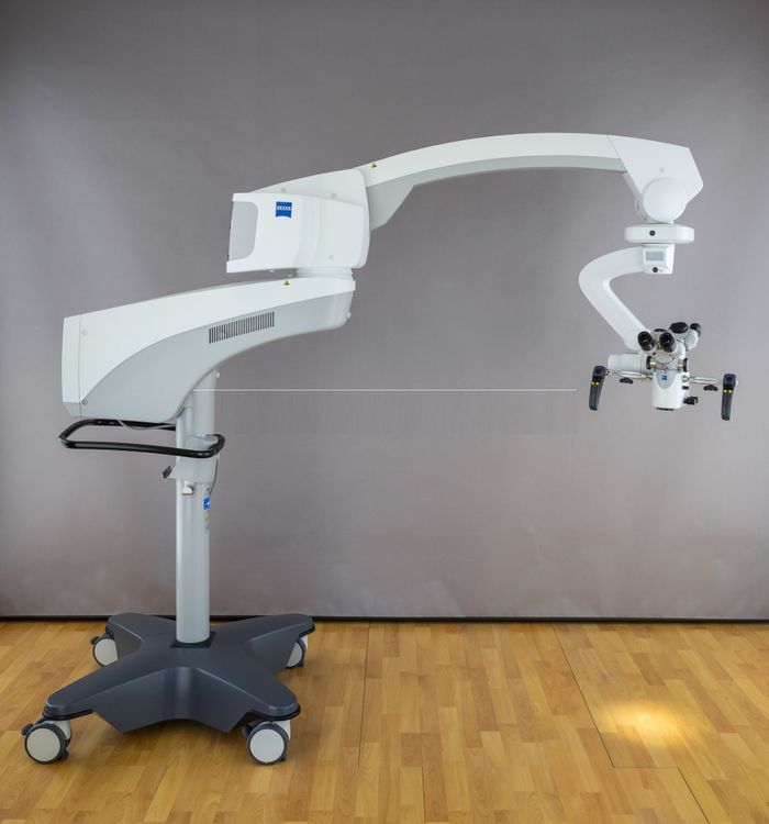 ZEISS OPMI Vario 700 Surgical Operating Microscope