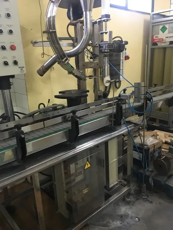 FAMSER  FILLING AND CLOSING MACHINE