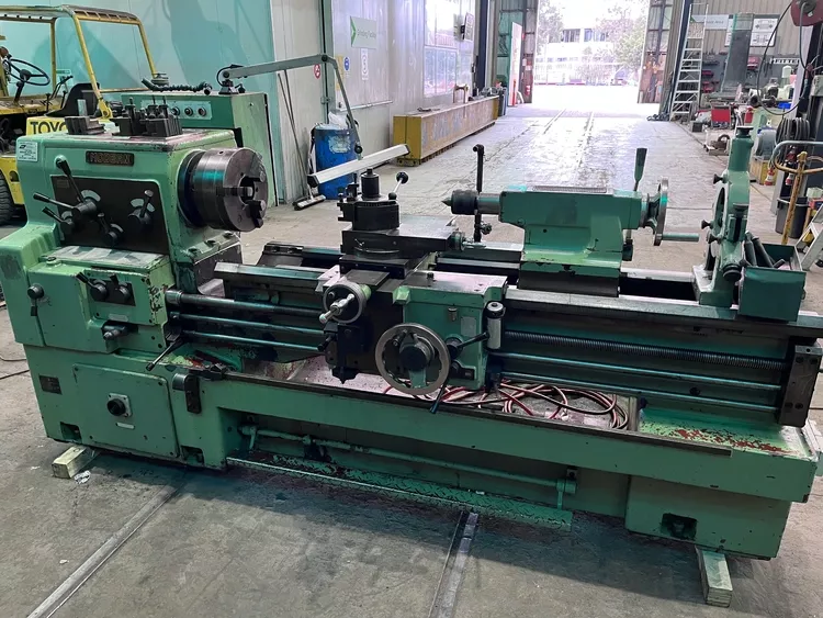 Whacheon ENGINE LATHE 1350 RPM WL-520