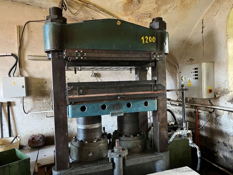 ZDAS CVE 500 Hydraulic presses