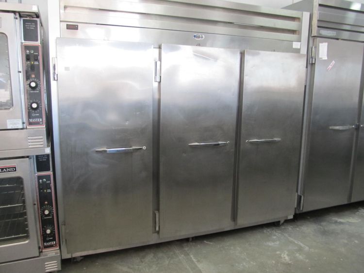 Randell 2030, ReachIn Triple Door Refrigerator