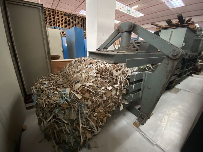 L/16 SA waste paper baler