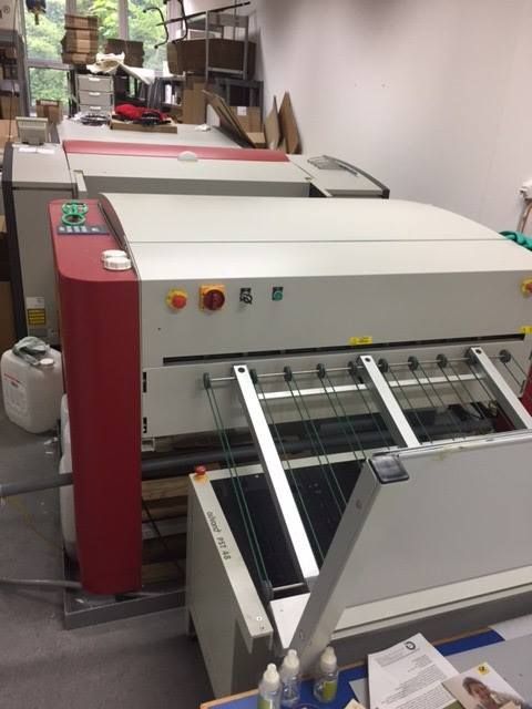 Screen PT-R 8800