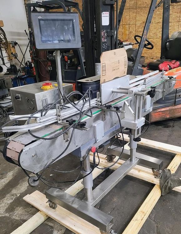 CVC 300 pressure sensitive wrap labeler