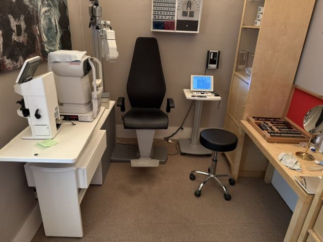 Essilor APH 550E refraction unit