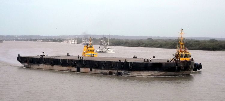 Size: 300’ x 90’ x 18’ Type: Deck Barge
