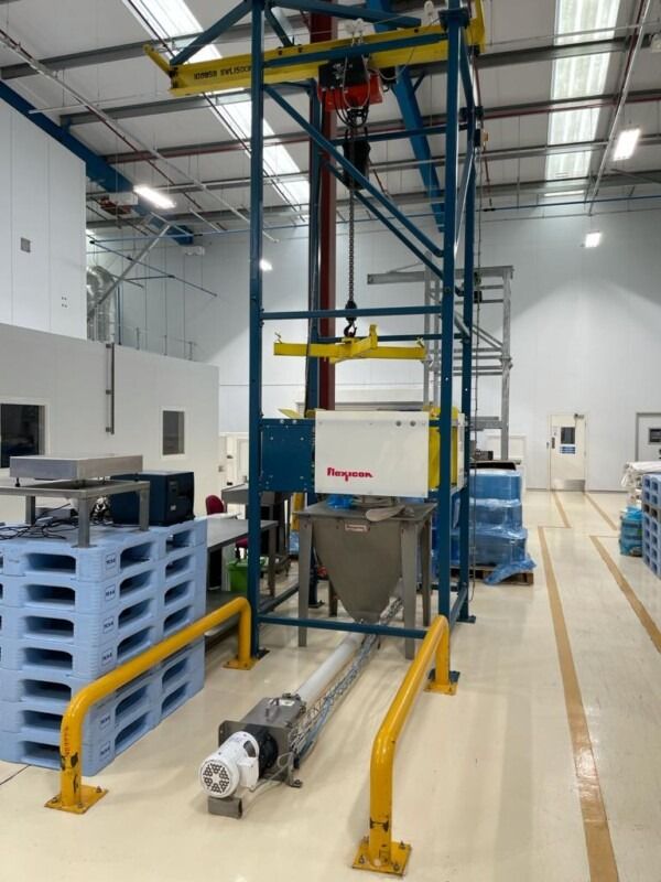 Flexicon bulk bag/sack lifting and emptying station