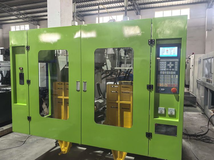 Kingswel 65 Extrusion Blow Molding Machine.