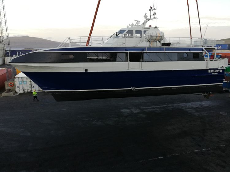 Gross tonnage: 141 SUPPORT / EMERGENCY RESPONSE / RESCUE VESSEL