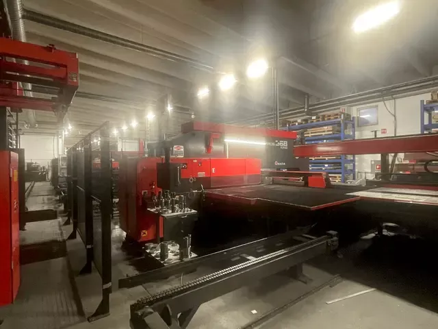 Amada Vipros King 368 300 kn (30 t)