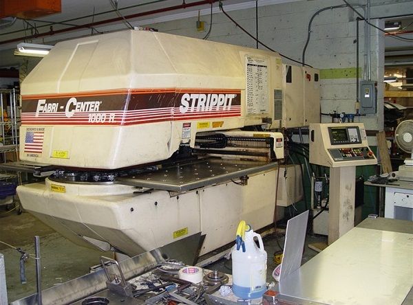 Strippit FABRI-CENTER 1000 R 22 Tons