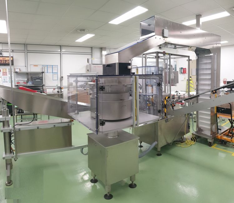Packaging line for syringes