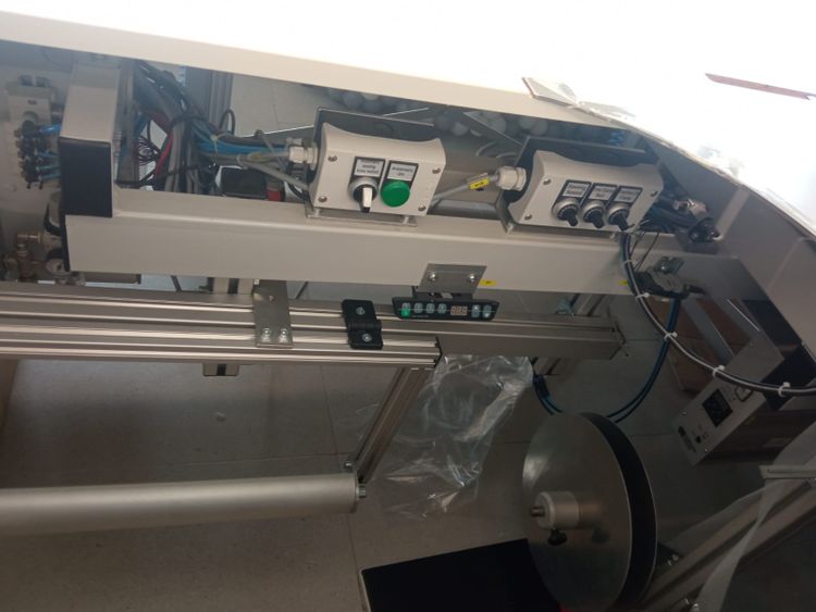 automatical machine to sew the covers for mattresses