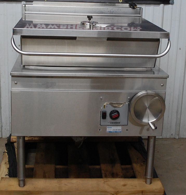 Cleveland SGL-30-T Natural Gas  Tilt Skillet Braising Pan