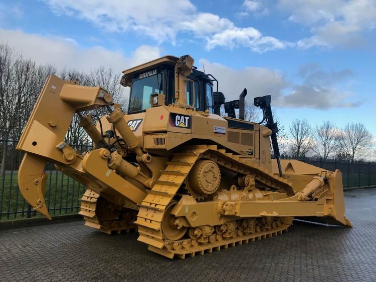 Caterpillar D8R Dozer