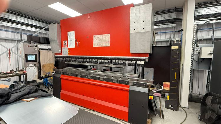 Amada HFE M2 100t 3m 8 axis Press Brake 1000 kN