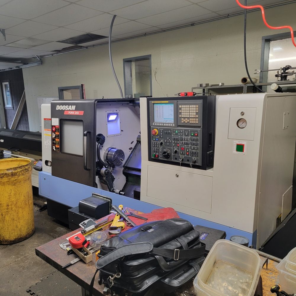 Doosan Fanuc I Series Control 4500 Rpm Puma 240b 2 Axis 