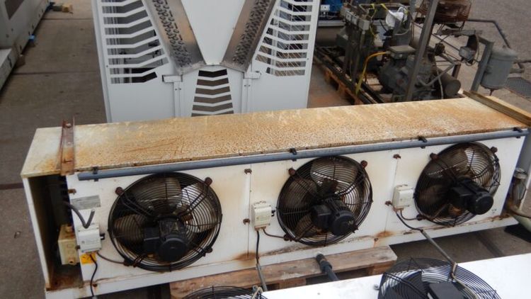 Helpman LEX 26 7RI-400-E evaporator with 3 fans.