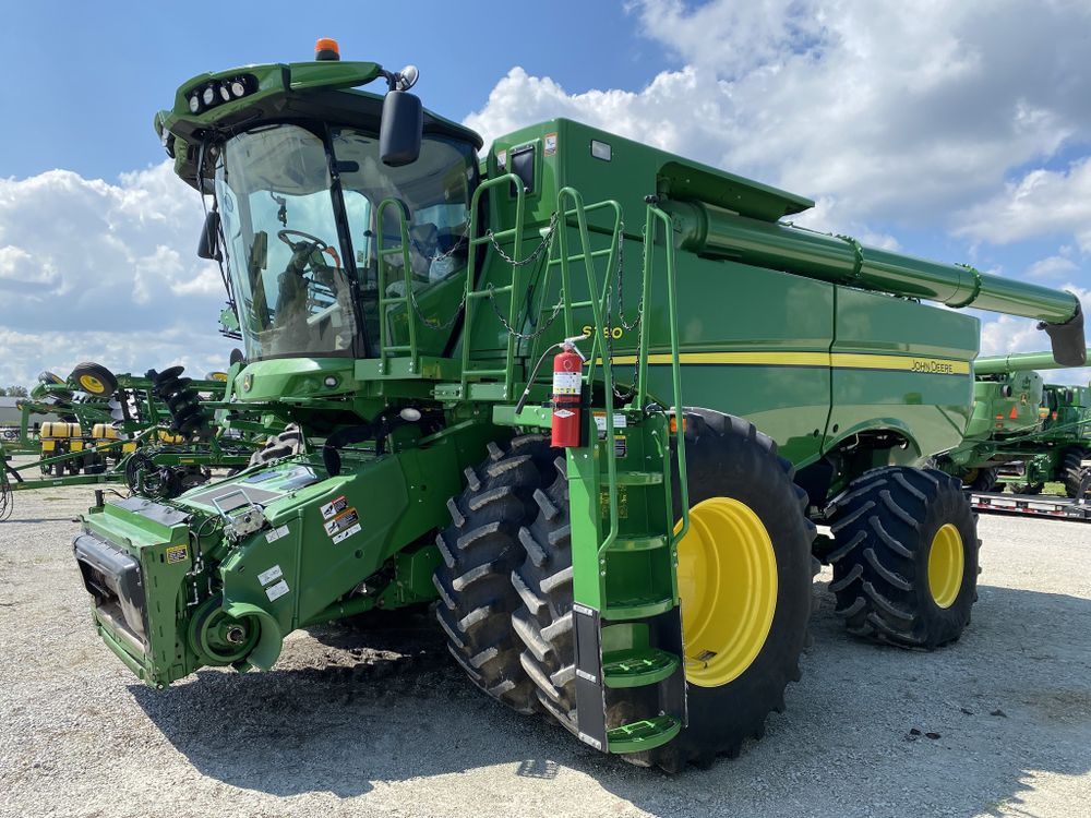 John Deere S780 Combine