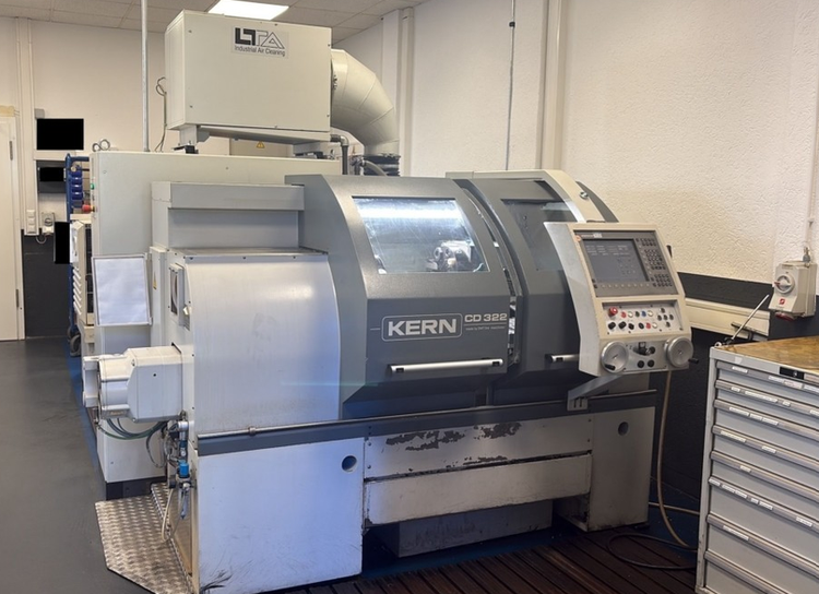 DMT HEIDENHAIN MANUALplus 620 3000 rpm KERN CD 322 5 Axis