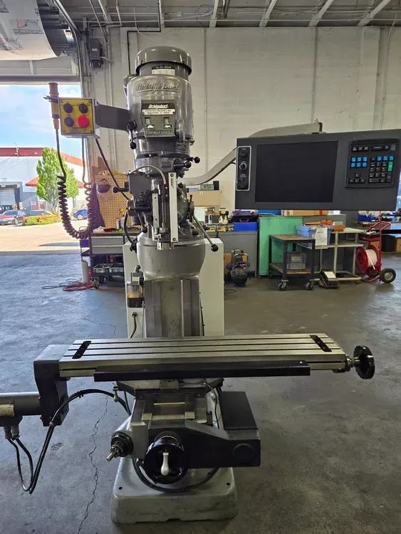 Bridgeport EZ TRAK DX Vertical 4200 RPM (infinitely variable)