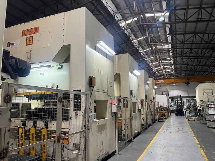 3 Sino LDP300T 300 tons