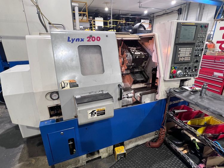 Daewoo Fanuc 21i-T CNC Control 4500 RPM LYNX 200LC 2 Axis