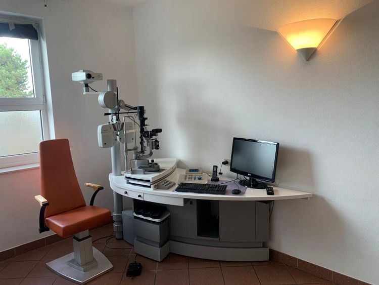 Ophthalmic Centro Refraction Unit