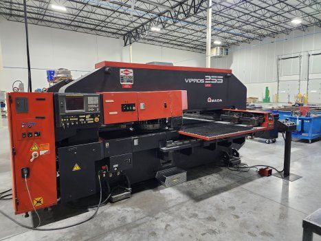 Amada VIPROS 255 FANUC 18P,31 STA.,3 A/I 22 TON