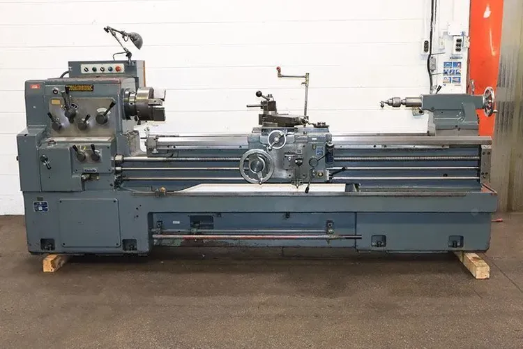 Whacheon Engine Lathe 1350 rpm 20 1/2 x 80