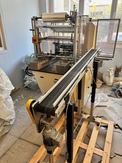 Sollas 17 Overwrapper with tear strip device